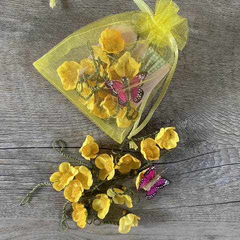 Yellow Organza Bags, buttercups with butterfly - 12 small silk buttercups with a pink butterfly